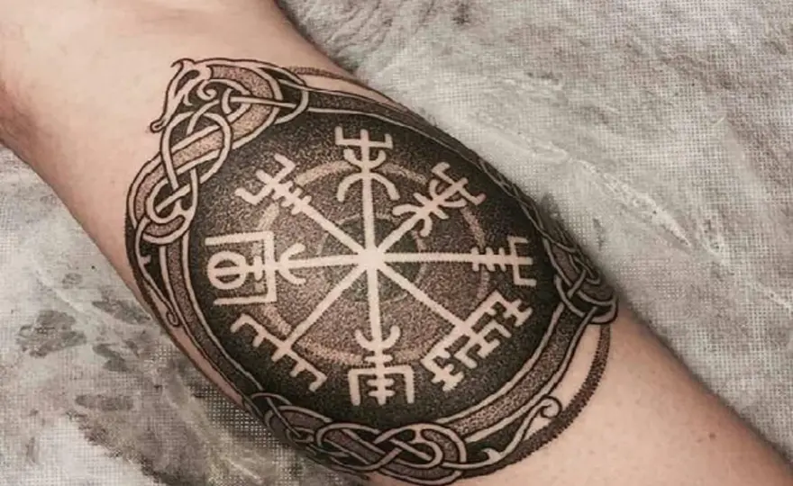 Vegvisir - kompas wikingów? Prawda o tatuażu i jego znaczeniu
