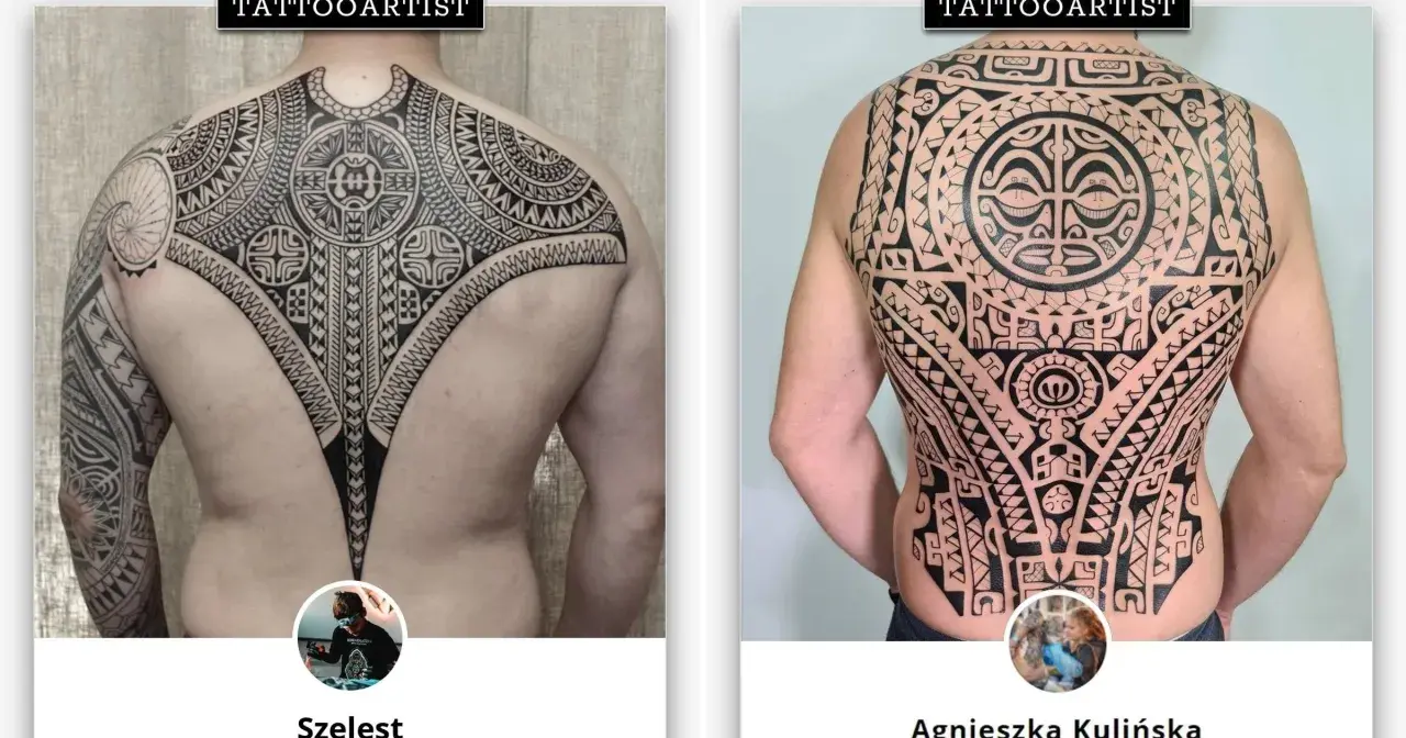Plecy mężczyzny pokryte skomplikowanym, czarnym tatuażem w stylu plemiennym. Wzory obejmują całe plecy i sięgają na ramię.